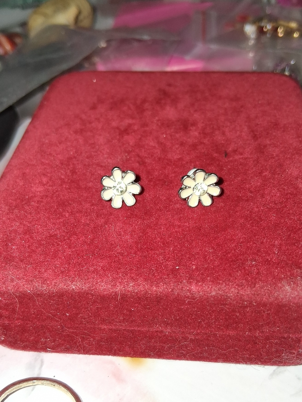 Source Unknown Cream Daisy Stud Earrings with Crystal Center